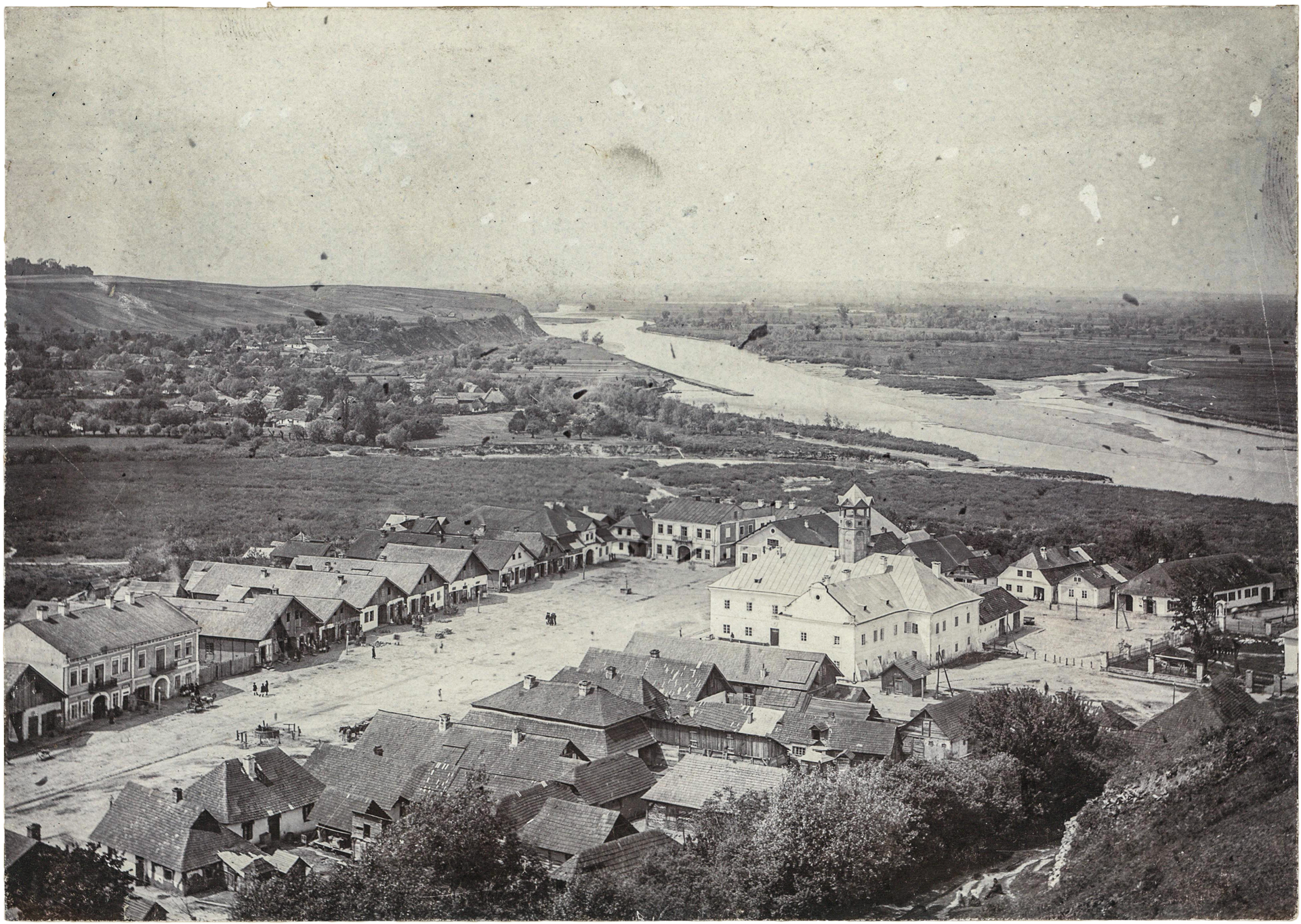 Widok z góry zamkowej w Haliczu (lata 90. XIX w.). Fot. Albin Friedrich. Źródło: Polona.pl